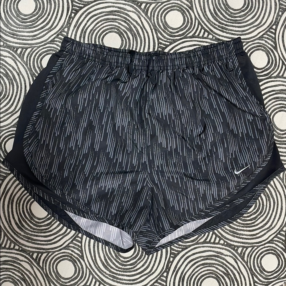 LIKE NEW!! Nike Women's Tempo Black Running Shorts M